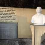 busto di Don Lago e lastra commemorativa