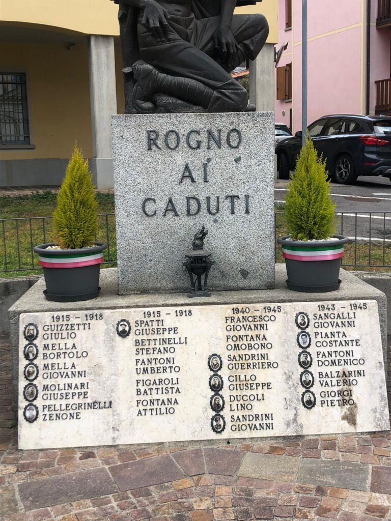 Monumento Ai Caduti Nelle Guerre Mondiali Di Rogno BG Pietre Della Memoria